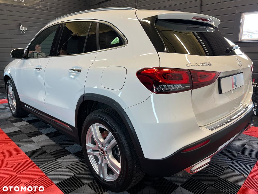 Mercedes-Benz GLA 250 8G-DCT - 3