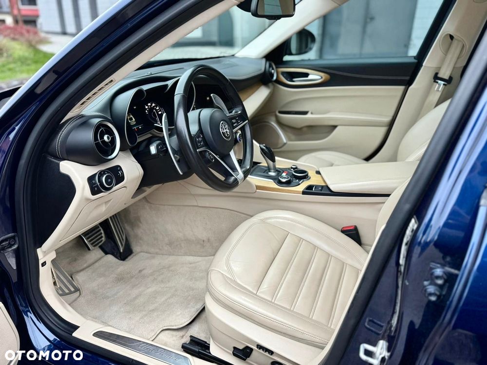 Alfa Romeo Giulia 2.0 Turbo 16V AT8-Q4 Veloce Ti - 13