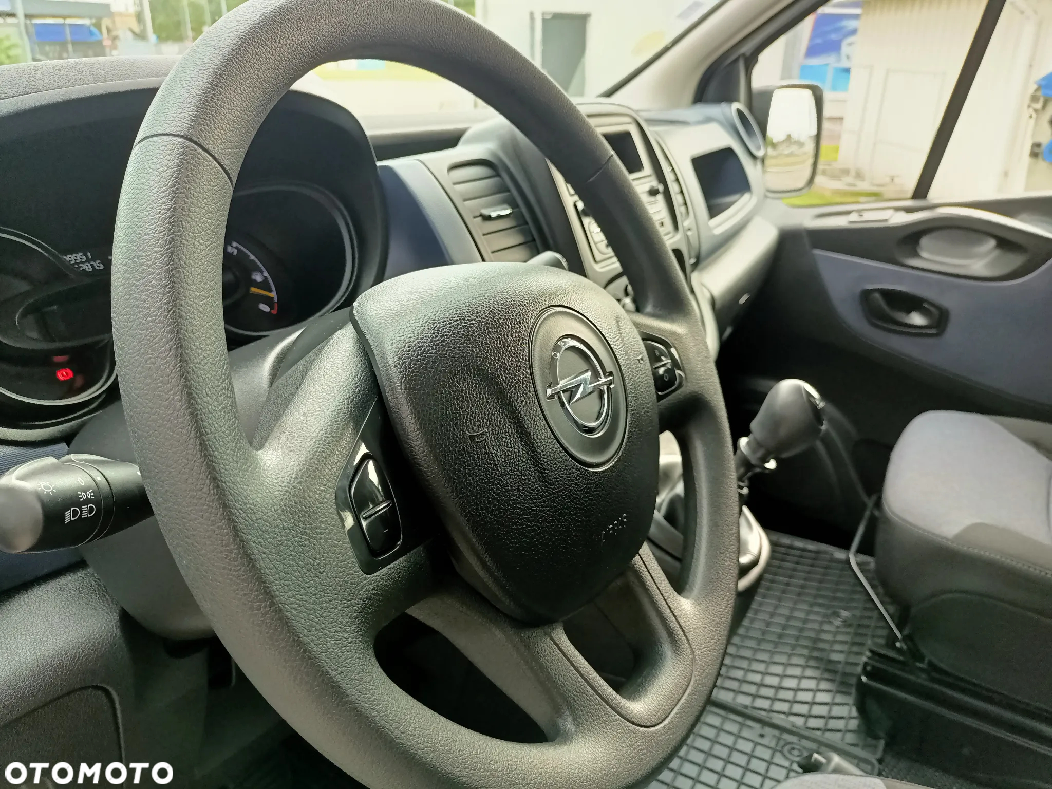 Opel VIVARO 5-cio OSOBOWY LONG - 26