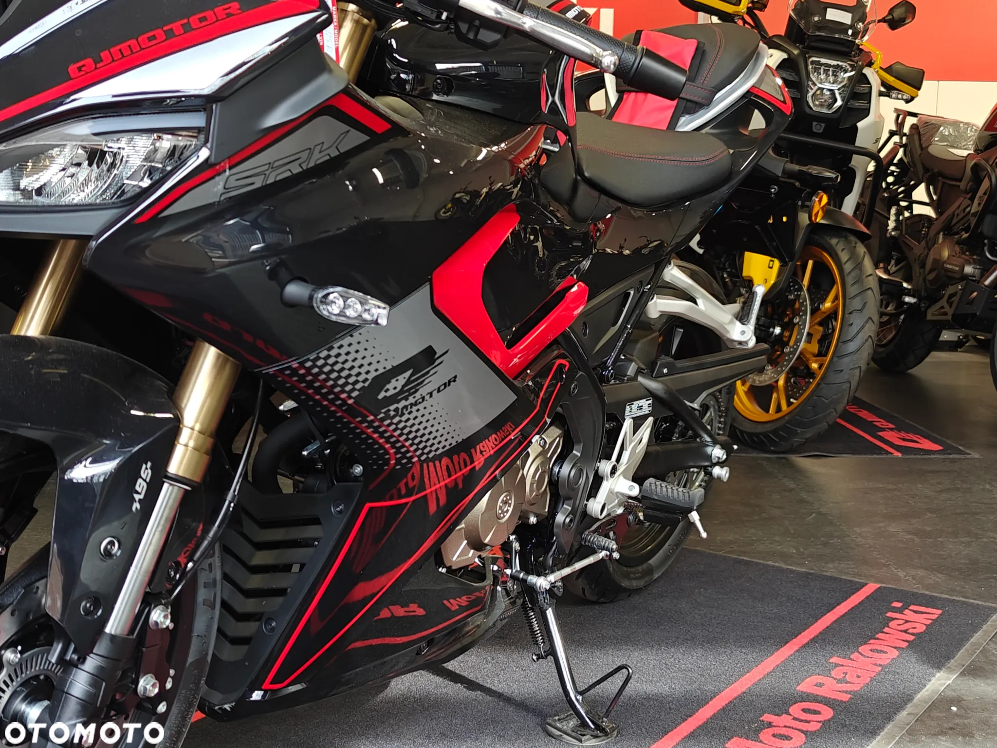 QJMOTOR SRK 125R - 2