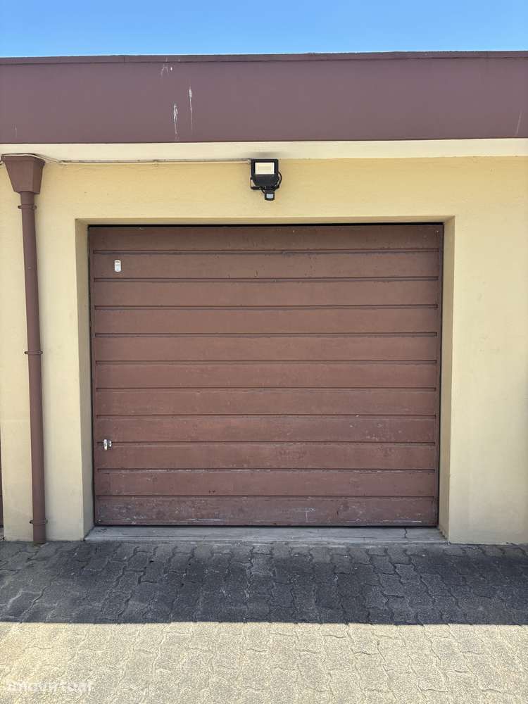 Garagem para estacionamento de viatura. - Grande imagem: 2/3