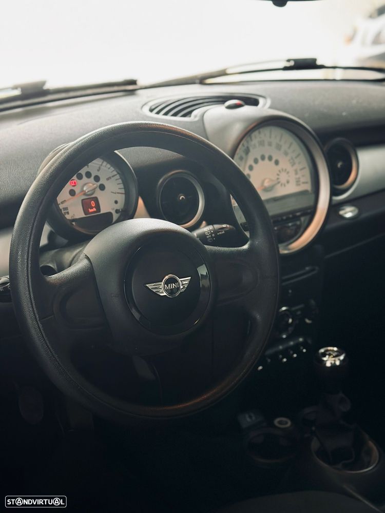MINI 3 Portas Cooper D - 3