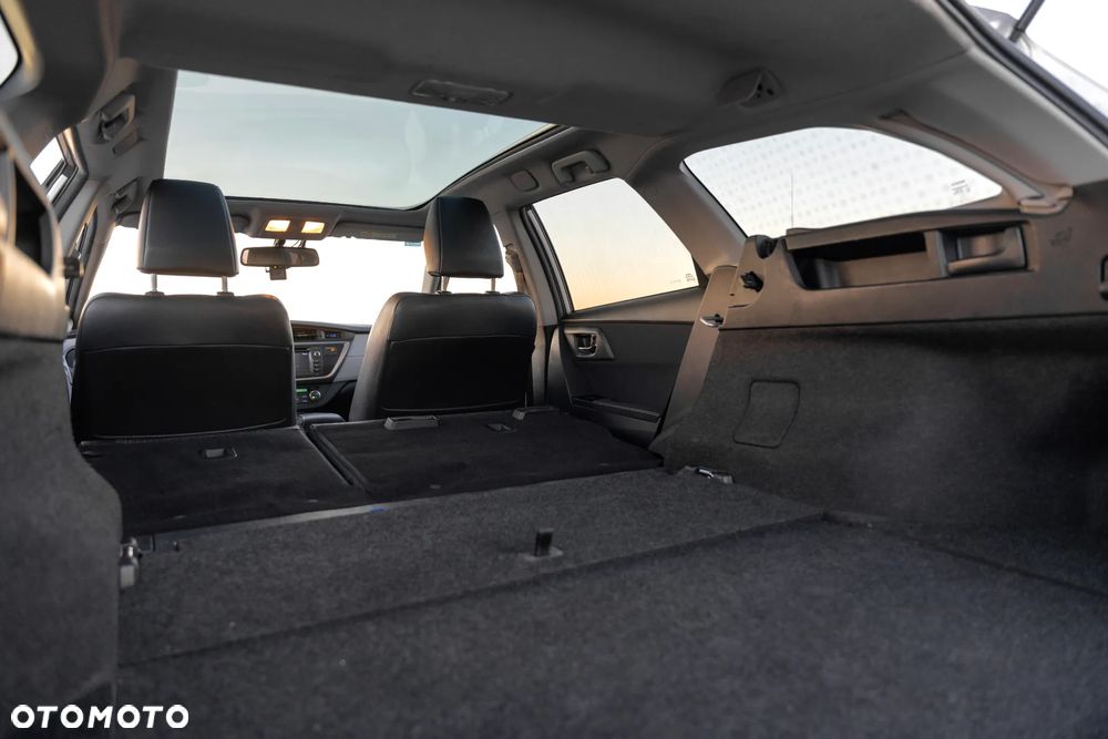 Toyota Auris 1.8 HSD Luna - 32