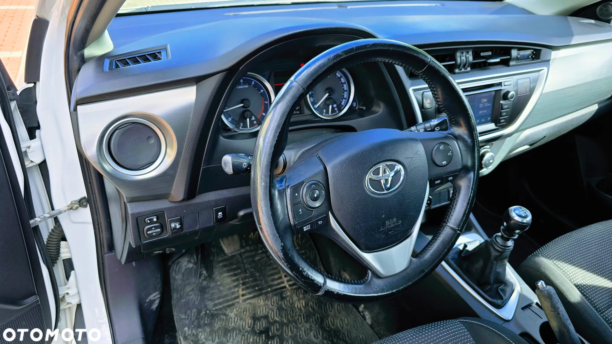 Toyota Auris 1.6 Valvematic Executive - 14