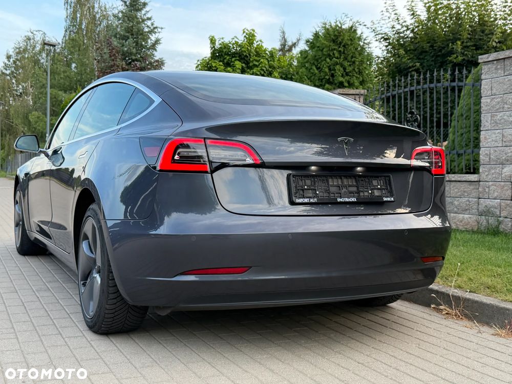 Tesla Model 3 Standard Reichweite Plus Hinterradantrieb - 3