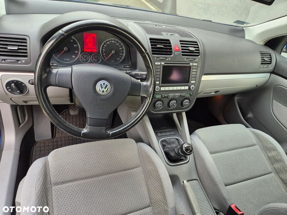 Volkswagen Jetta - 11