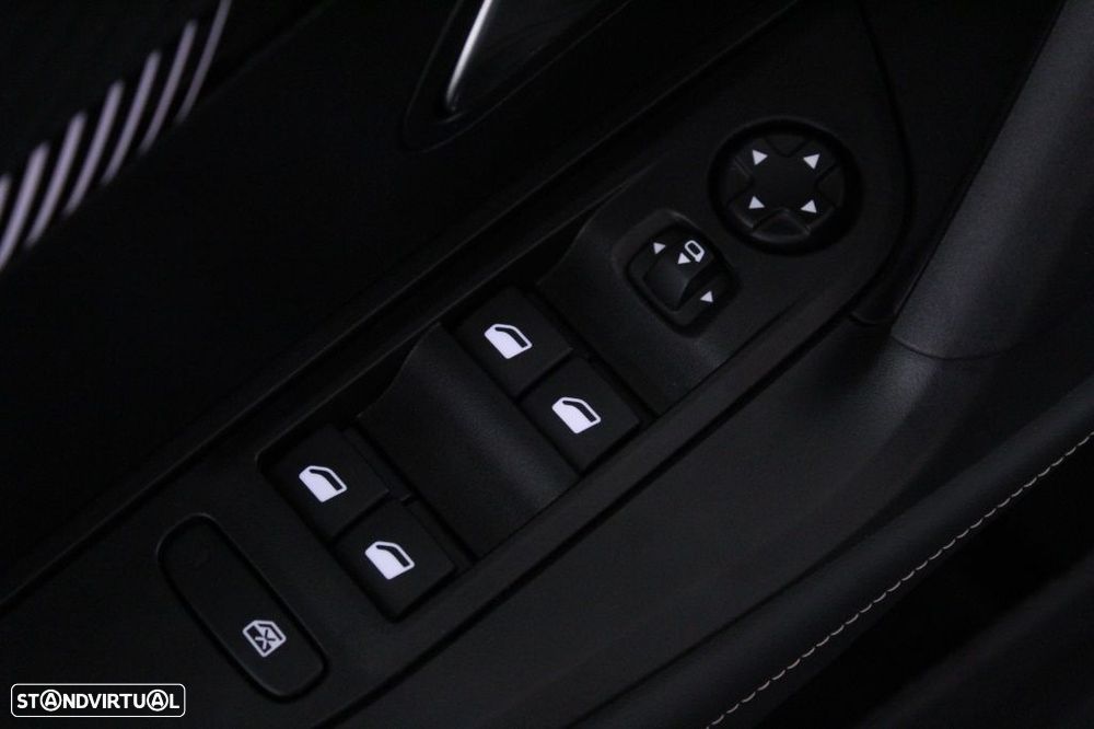 Peugeot 2008 1.2 Hybrid Allure e-DCS6 - 20