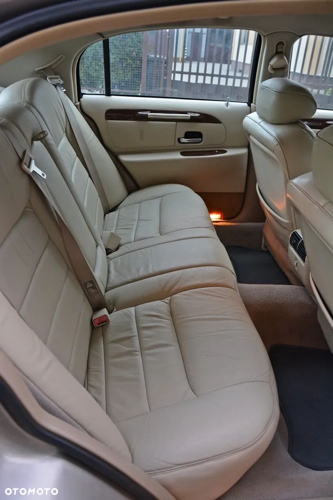 Lincoln Town Car 4.6 Executive - 16