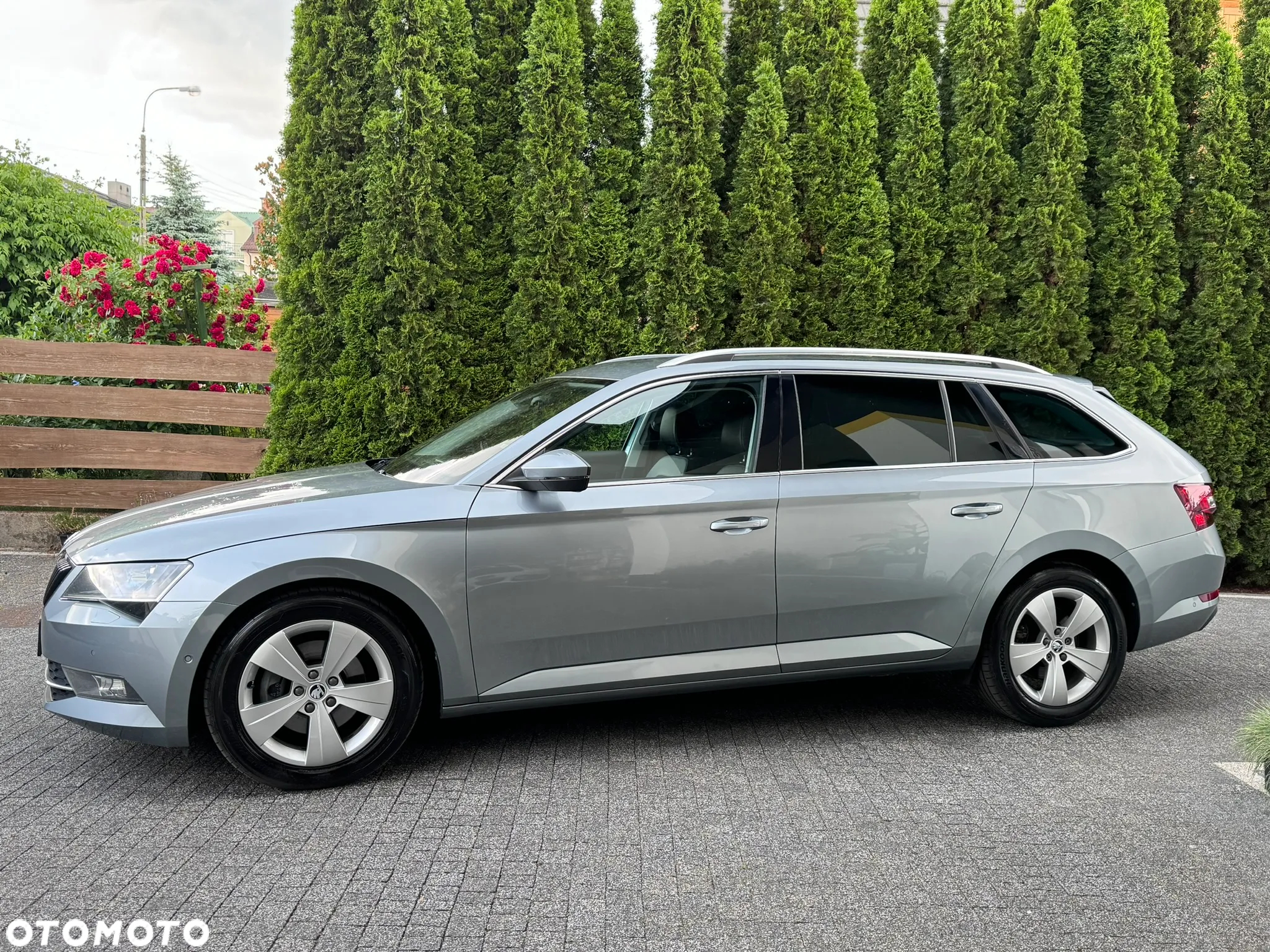Skoda Superb 2.0 TDI Sportline DSG - 4