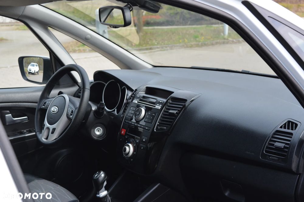 Kia Venga 1.4 CVVT Titanium Collection - 9