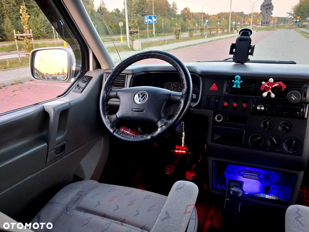 Volkswagen Caravelle - 16