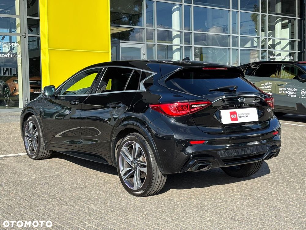 Infiniti Q30 - 8