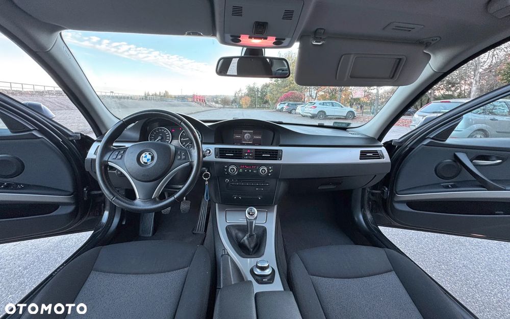 BMW Seria 3 318i - 12