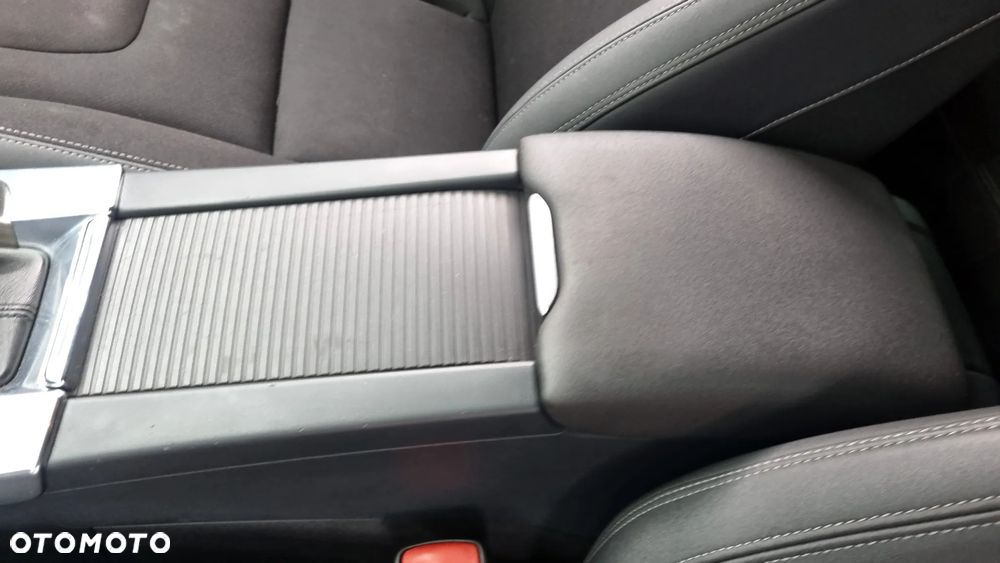 Volvo V60 D4 Geartronic Momentum - 35