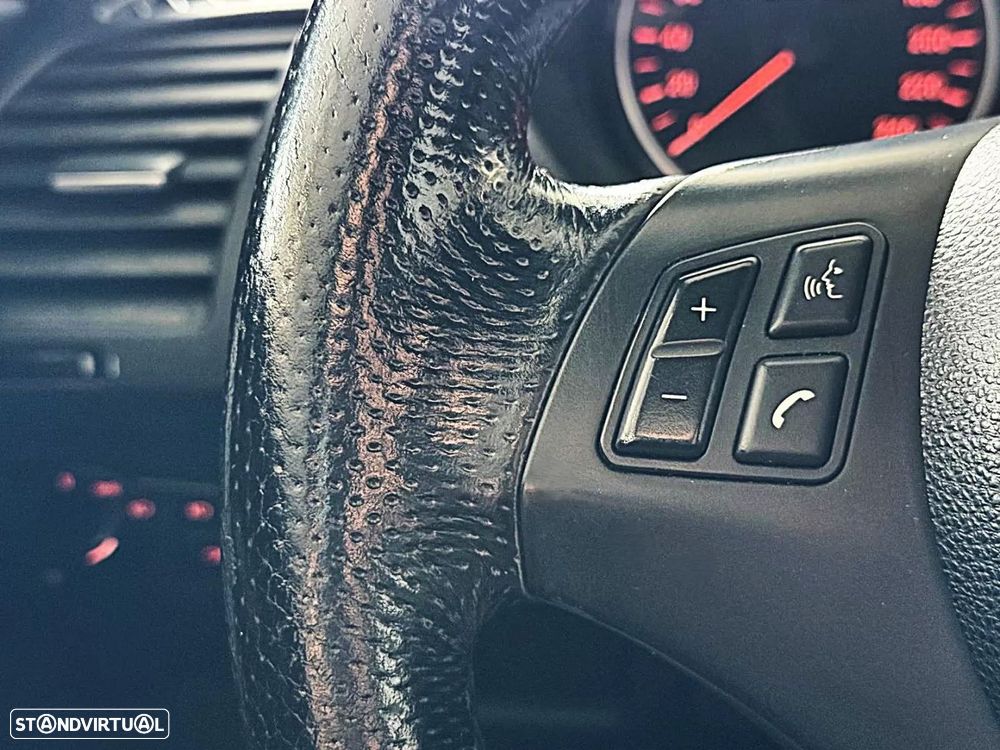 BMW 118 d Pack M - 27