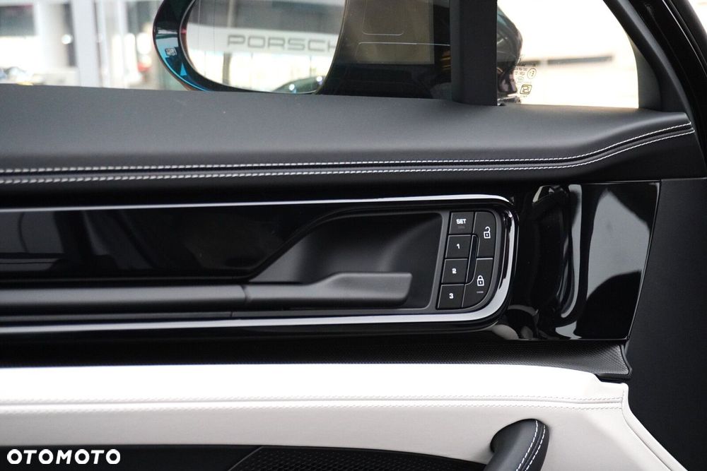 Porsche Panamera - 12