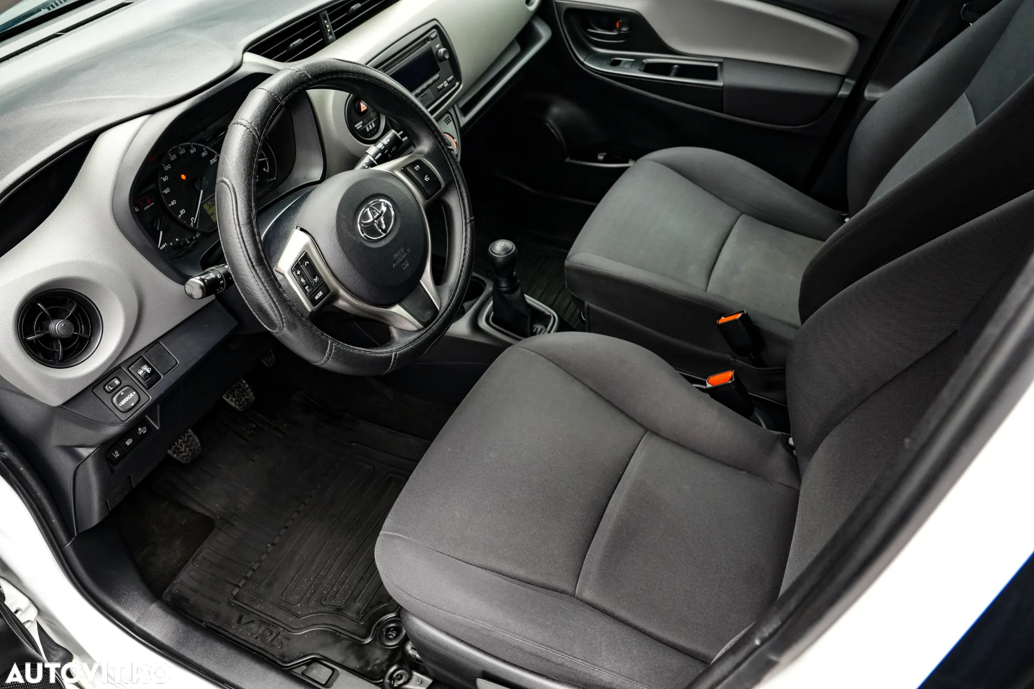 Toyota Yaris 1.0 L Eco - 12