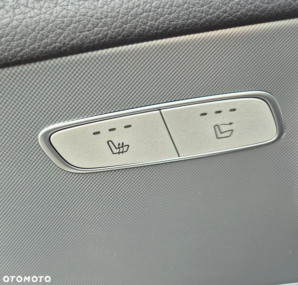 Mercedes-Benz Klasa E 220 d 4-Matic 9G-TRONIC - 11