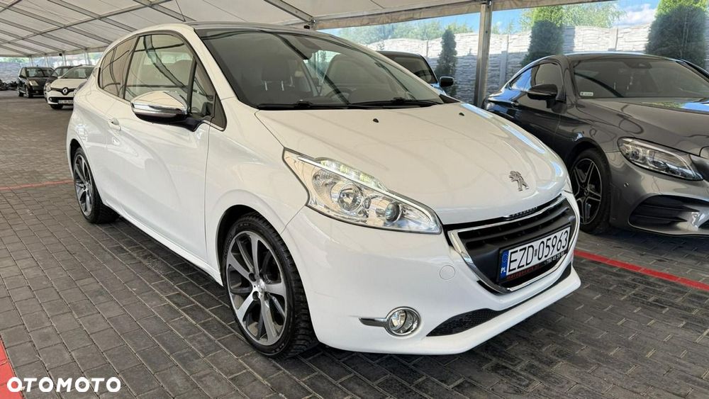 Peugeot 208 - 8