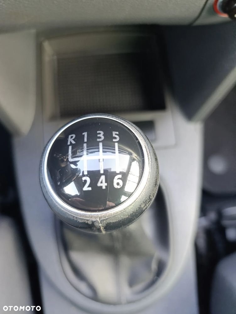 Volkswagen Touran - 33