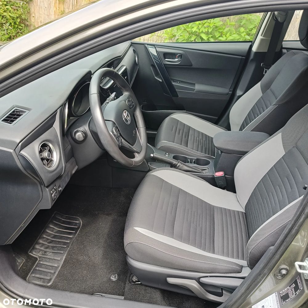 Toyota Auris 1.8 HSD Luna - 22