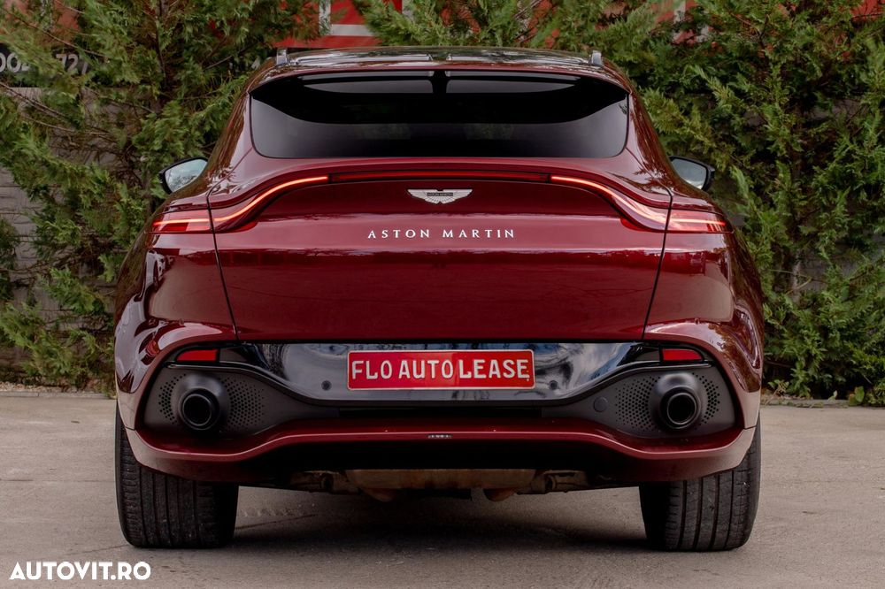 Aston Martin DBX - 9