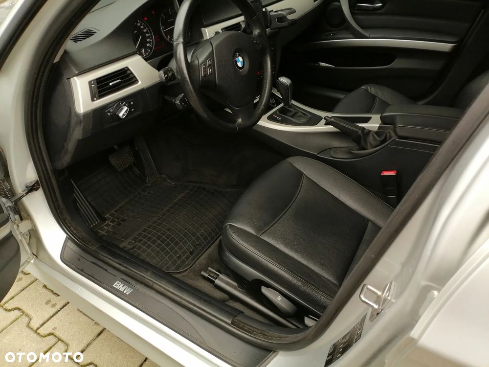 BMW Seria 3 318d Touring - 2