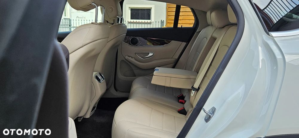 Mercedes-Benz GLC 220 d 4Matic 9G-TRONIC - 25