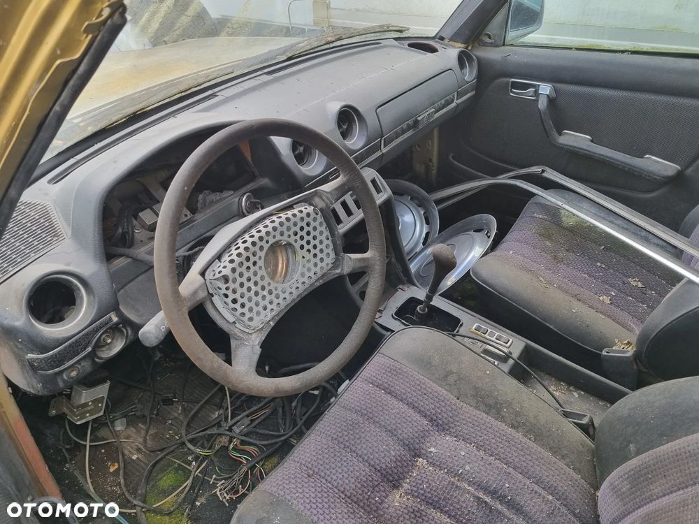 Mercedes-Benz W123 - 13