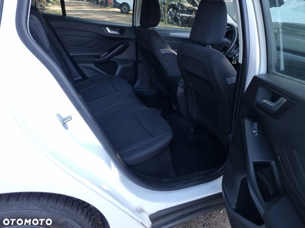 Ford Focus 1.5 EcoBlue Start-Stopp-System COOL&CONNECT DESIGN - 18
