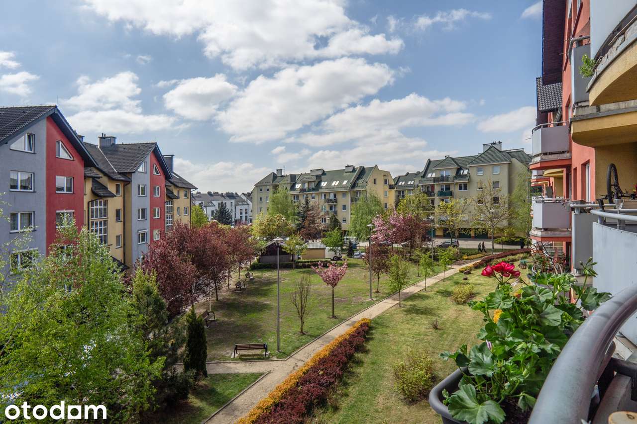 47,16 m²/do wprowadzenia/2, a właściwie 3 pokoje/balkon