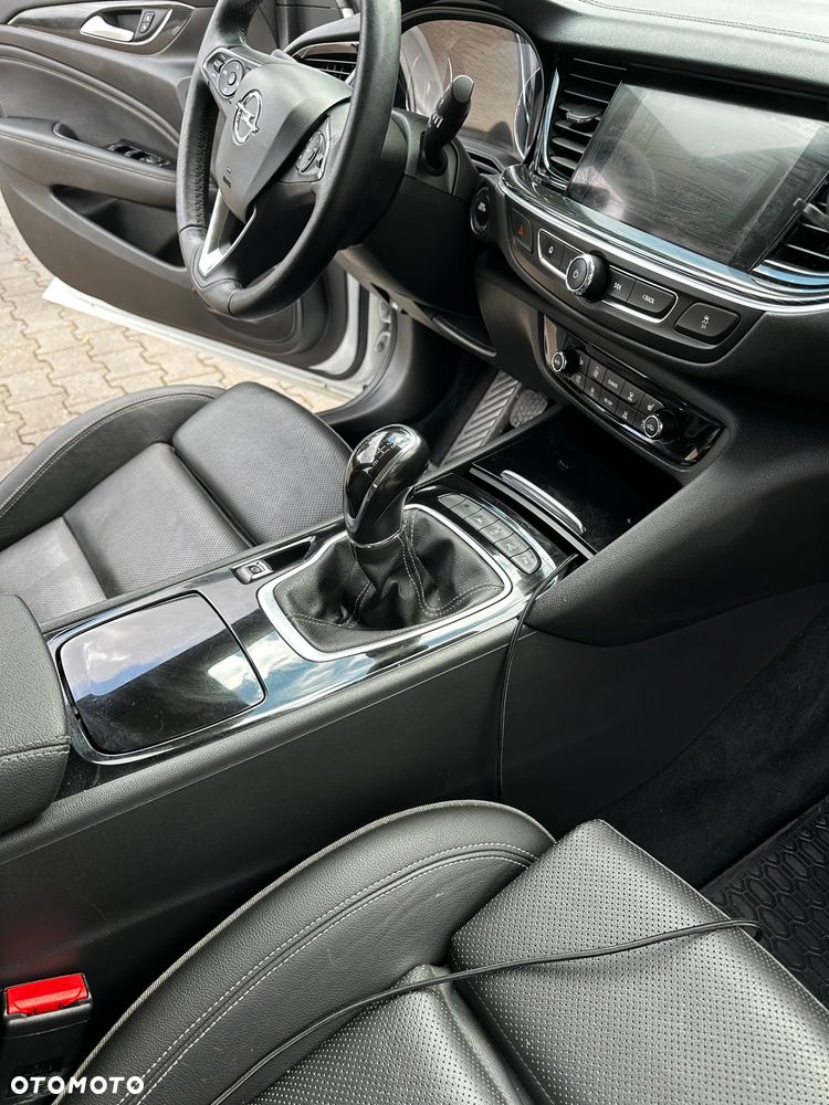 Opel Insignia CT 1.5 T Exclusive S&S - 23