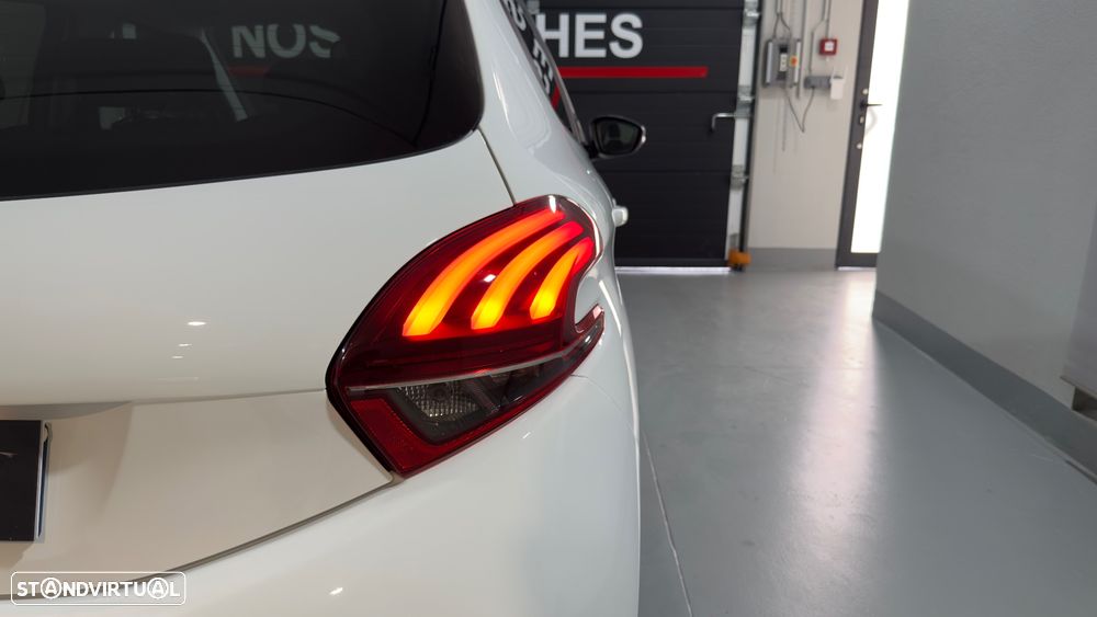 Peugeot 208 1.2 PureTech Signature - 8