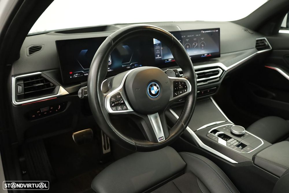 BMW 330 e Pack Desportivo M Auto — fotografia 8