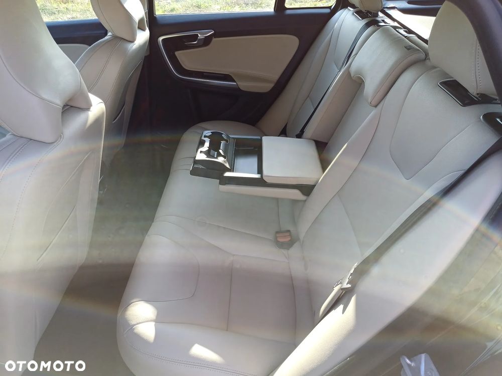 Volvo V60 T5 Drive-E Dynamic Edition (Momentum) - 24