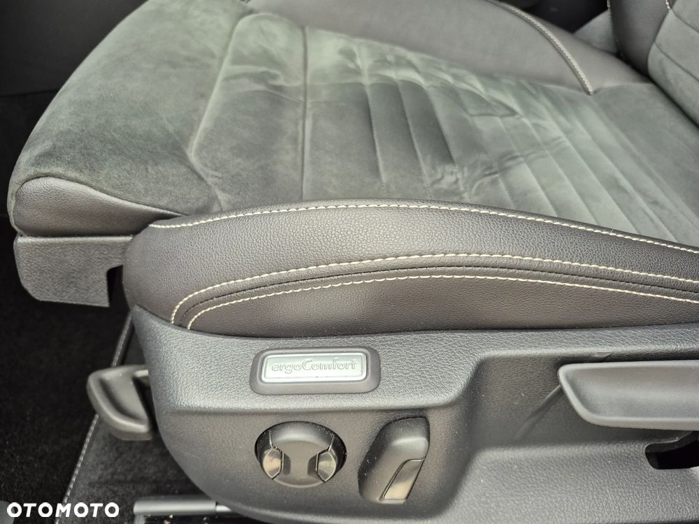 Volkswagen Passat 2.0 TDI 4Mot Elegance DSG - 25
