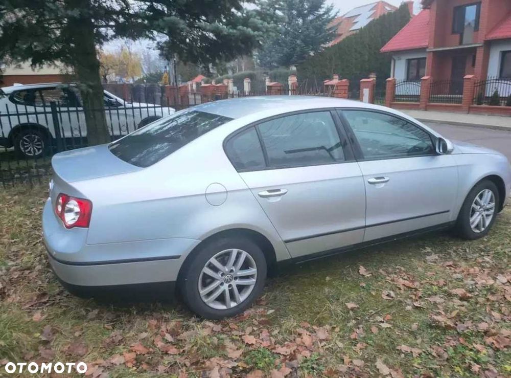 Volkswagen Passat - 4