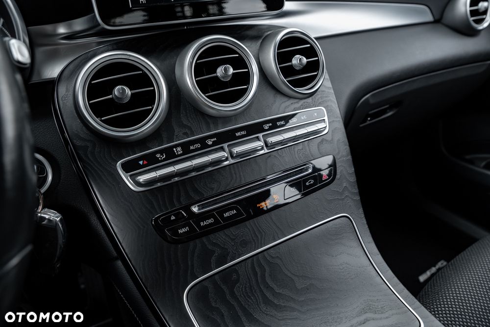 Mercedes-Benz GLC 250 d 4Matic 9G-TRONIC AMG Line - 33