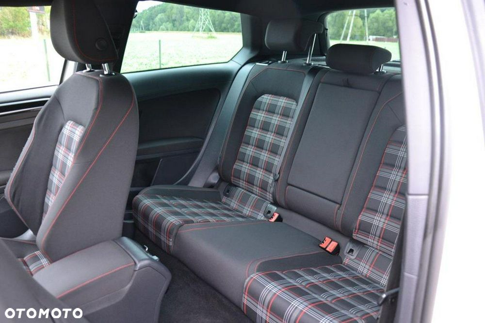 Volkswagen Golf - 17