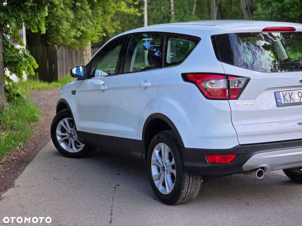 Ford Kuga 2.0 TDCi 2x4 Titanium - 16