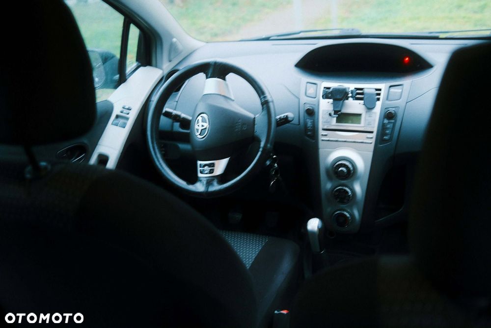 Toyota Yaris - 22