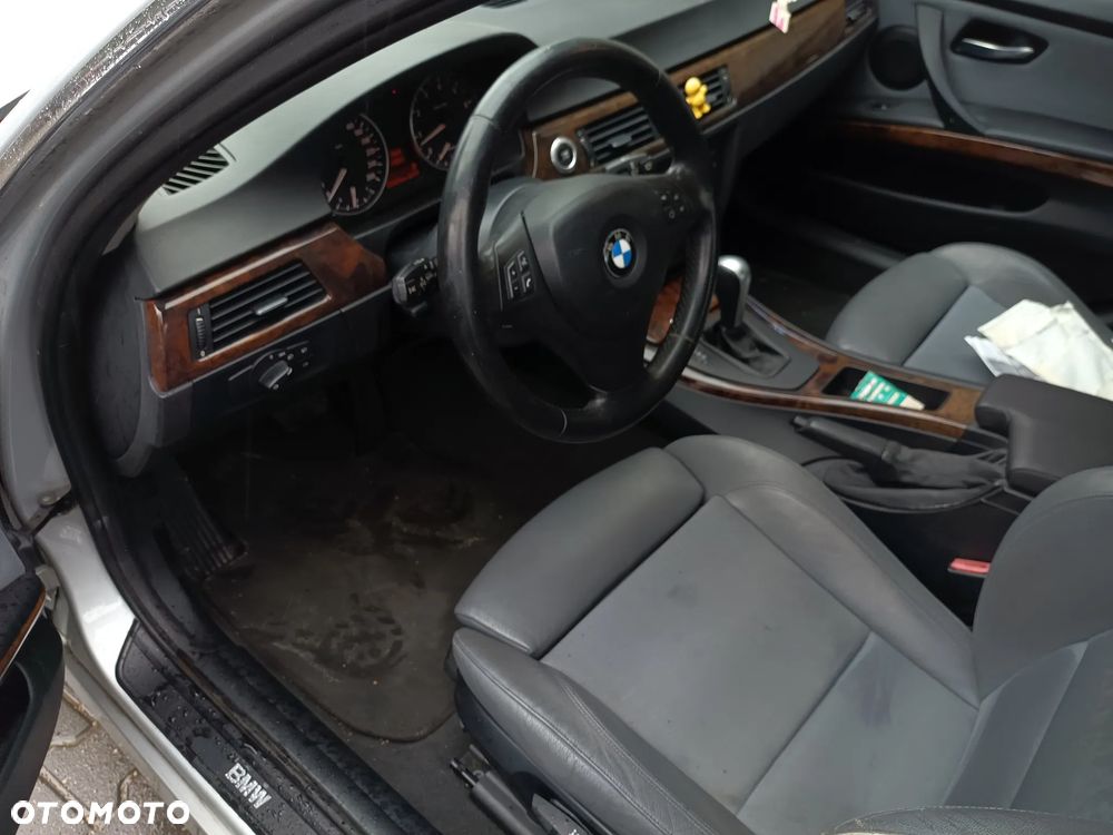 BMW Seria 3 330i - 28