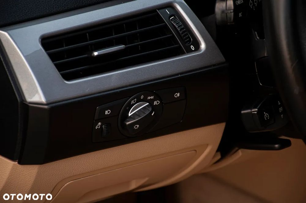 BMW Seria 5 525d - 34