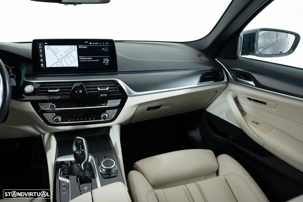 BMW 545 e xDrive Line Luxury - 21