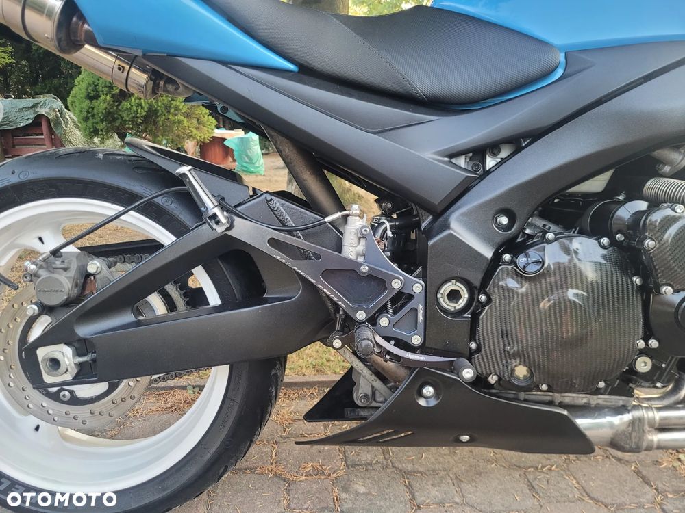 Suzuki GSR - 9