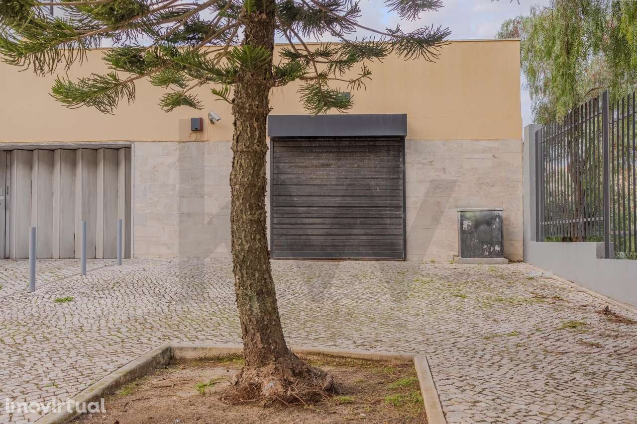 Para venda duas Garagens transformadas em Atelier s/legalização com 45 - Grande imagem: 2/16