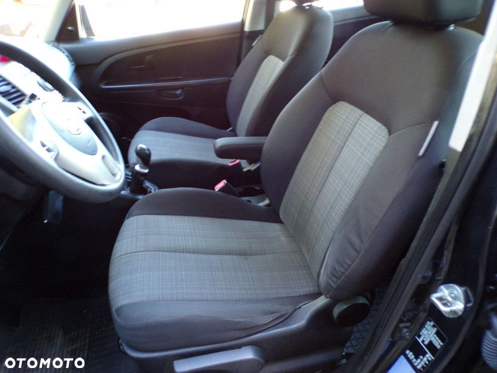 Kia Venga - 22