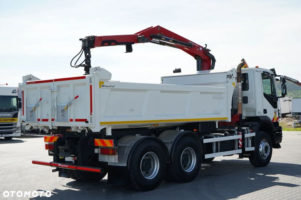 Iveco TRAKKER 360 / 6x4 / WYWROTKA DWUSTRONNA + HYDROBURTA / + HDS HMF 1643 Z2 / ŁYŻKA CHWYTAKOWA / ROTATOR / PILOT - 18