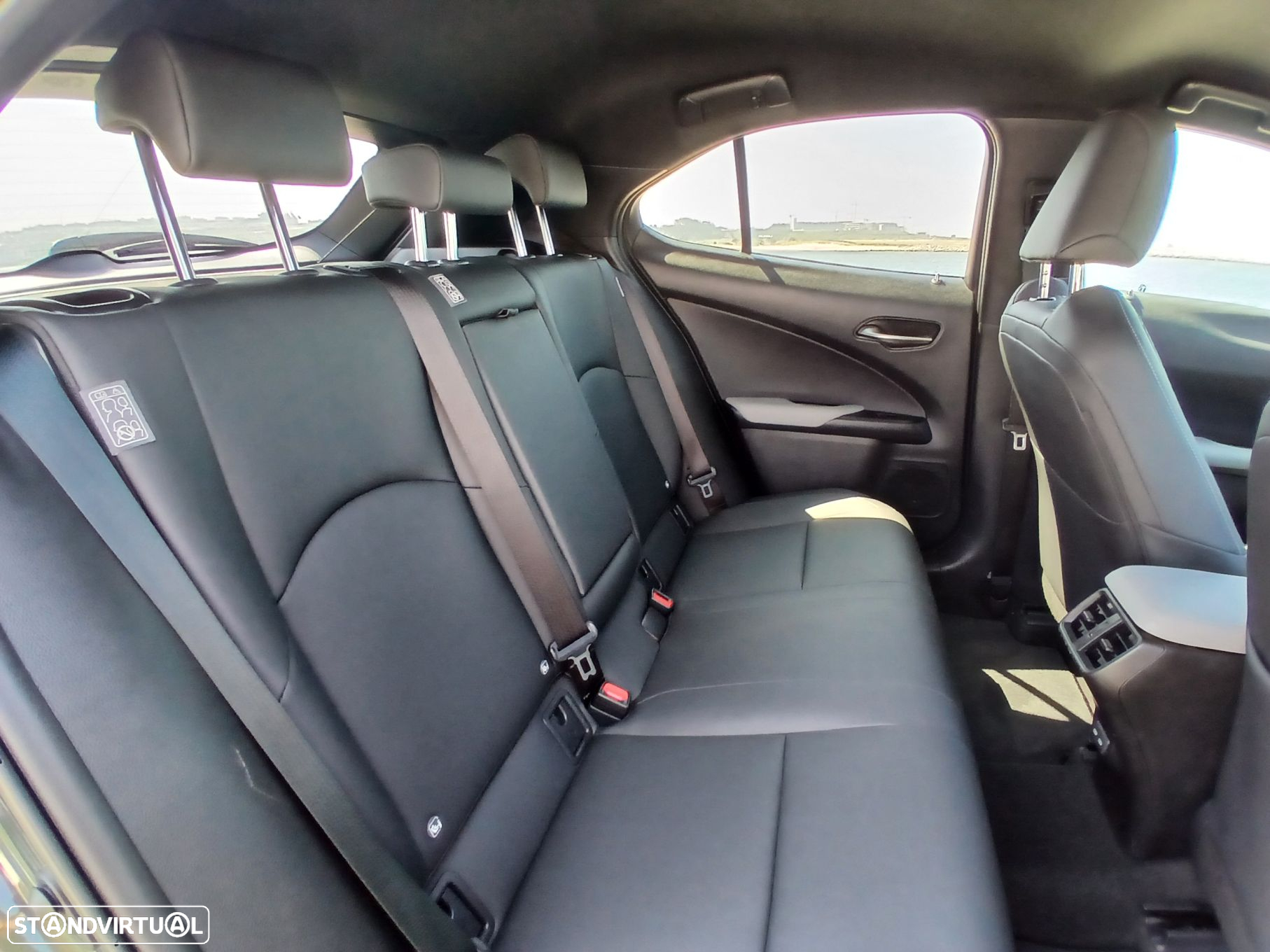 Lexus UX 250h - 15
