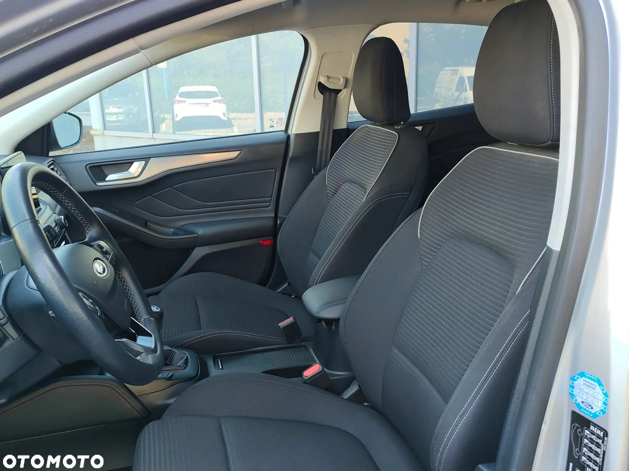 Ford Focus 1.0 EcoBoost Hybrid TITANIUM - 3